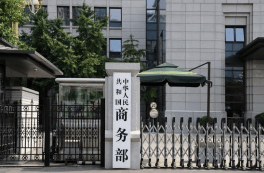 看到场面收不住了,荷兰终于着急了,用一切手段阻止中企转移业务