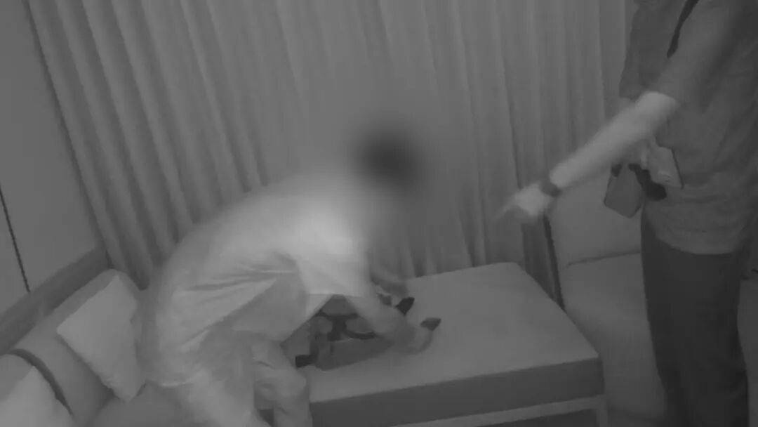 一对男女在上海某酒店神秘接头,没多久女子报警:他拿了我的钱跑了!