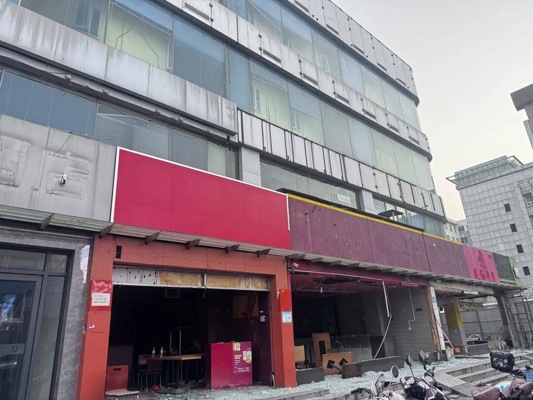 最新!济南天龙大厦,开始拆了