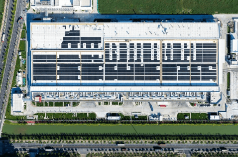 特斯拉副总裁陶琳:特斯拉上海超级工厂屋顶已铺满光伏板,每年发1100万度电,减碳4600吨!隔壁储能超级工厂也在加装光伏板