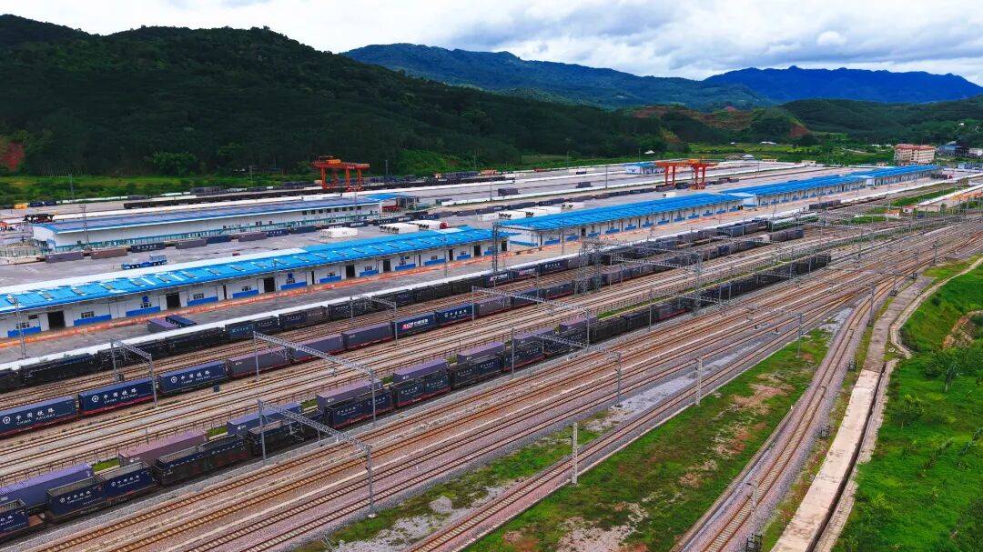 中老铁路前三季度进出口量值双增 黄金通道活力尽显