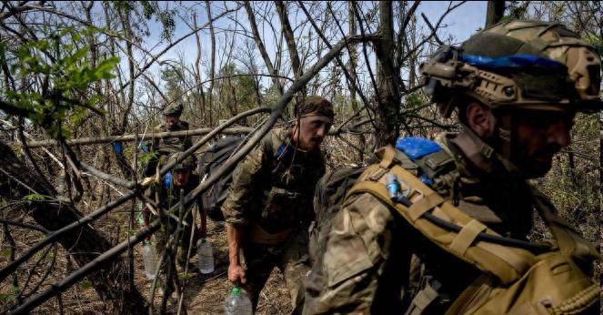 红军城大势已去,乌军士兵倒戈投俄后,公开宣布泽连斯基才是乌克兰的敌人