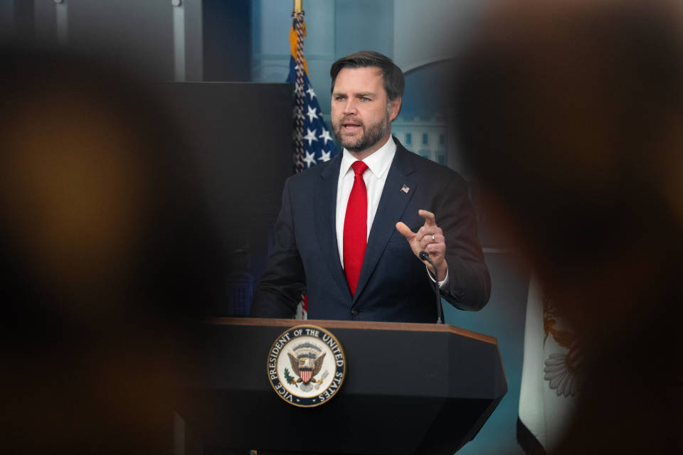 哈马斯“假装寻找遗体”，激怒以色列撕毁停火协议