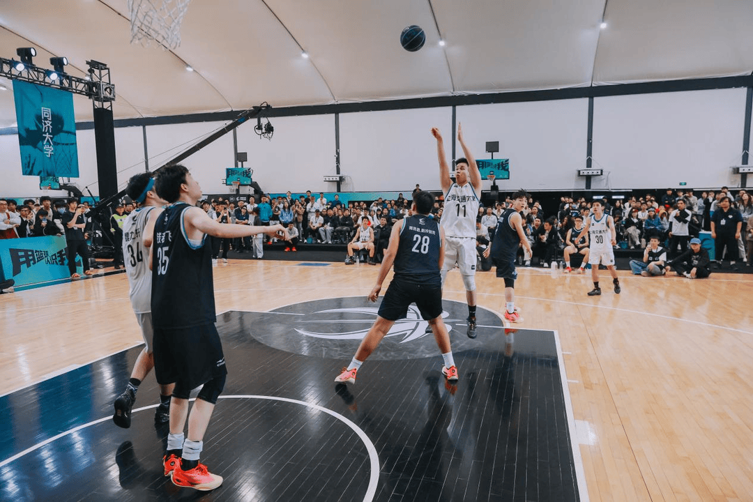复旦、交大、同济等八大高校集结，得物App“新生杯”篮球赛首战上海